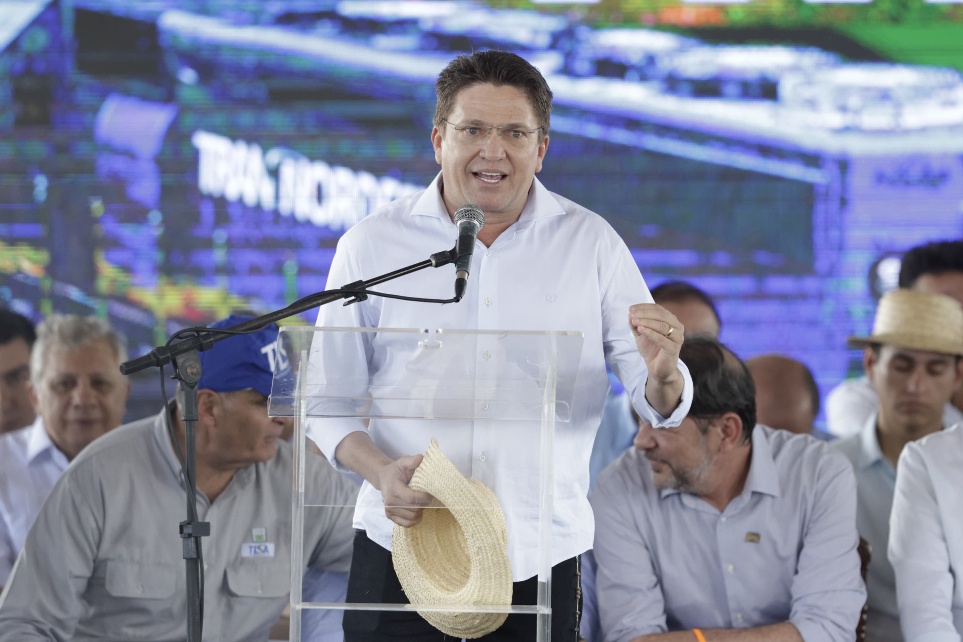 ￼PREFEITO de Iguatu, Ednaldo Lavor, em evento com Lula (Foto: Aurélio Alves)