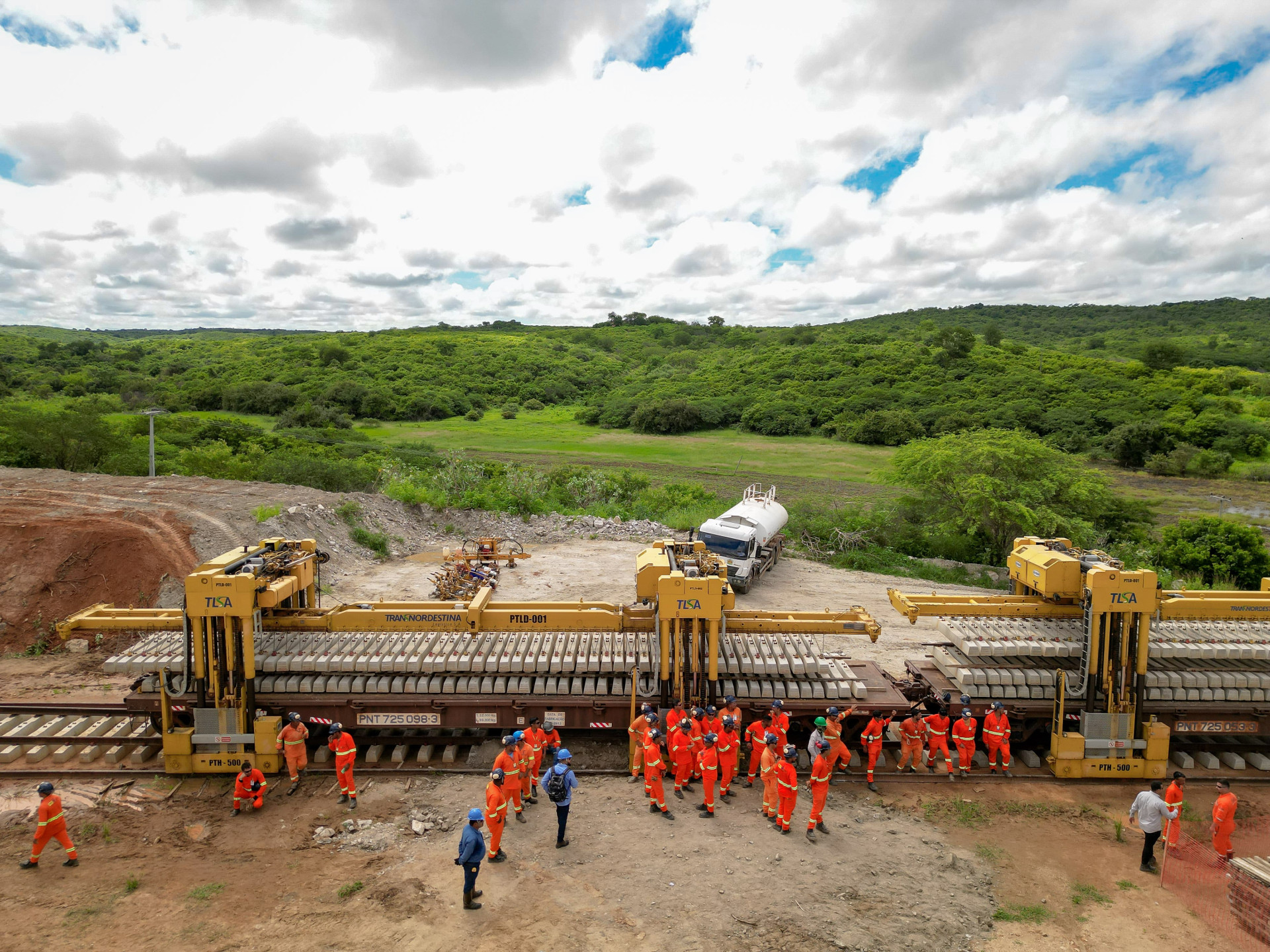 Iguatu, CE, BR  05.04.24 - Trecho em obras da ferrrovia transnordestina no município de Iguatu.  (Aurério Alves/O POVO) (Foto: AURÉLIO ALVES)