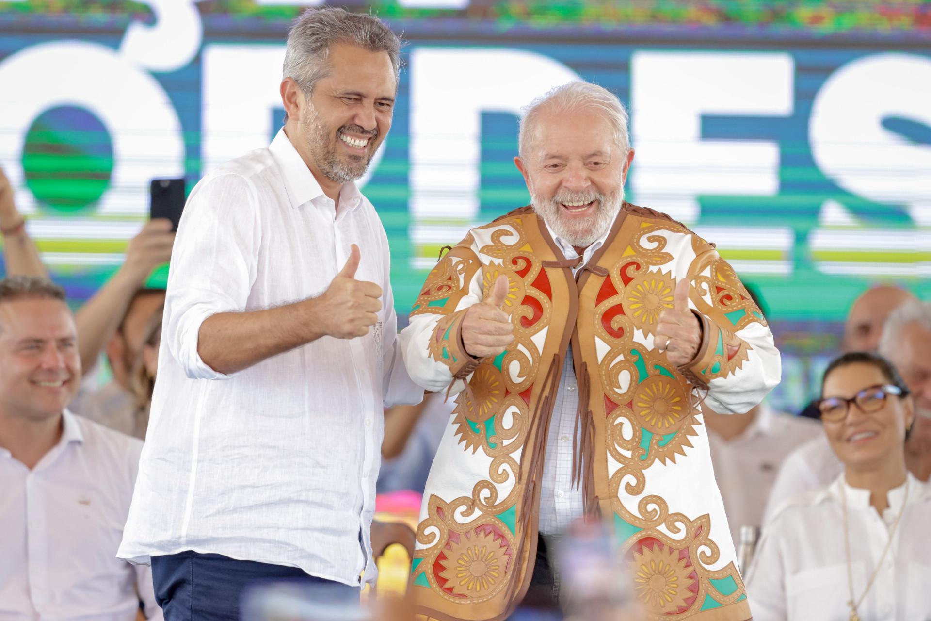 Elmano e Lula na segunda visita que o presidente fez ao Ceará neste ano, em Iguatu (Foto: AURÉLIO ALVES)