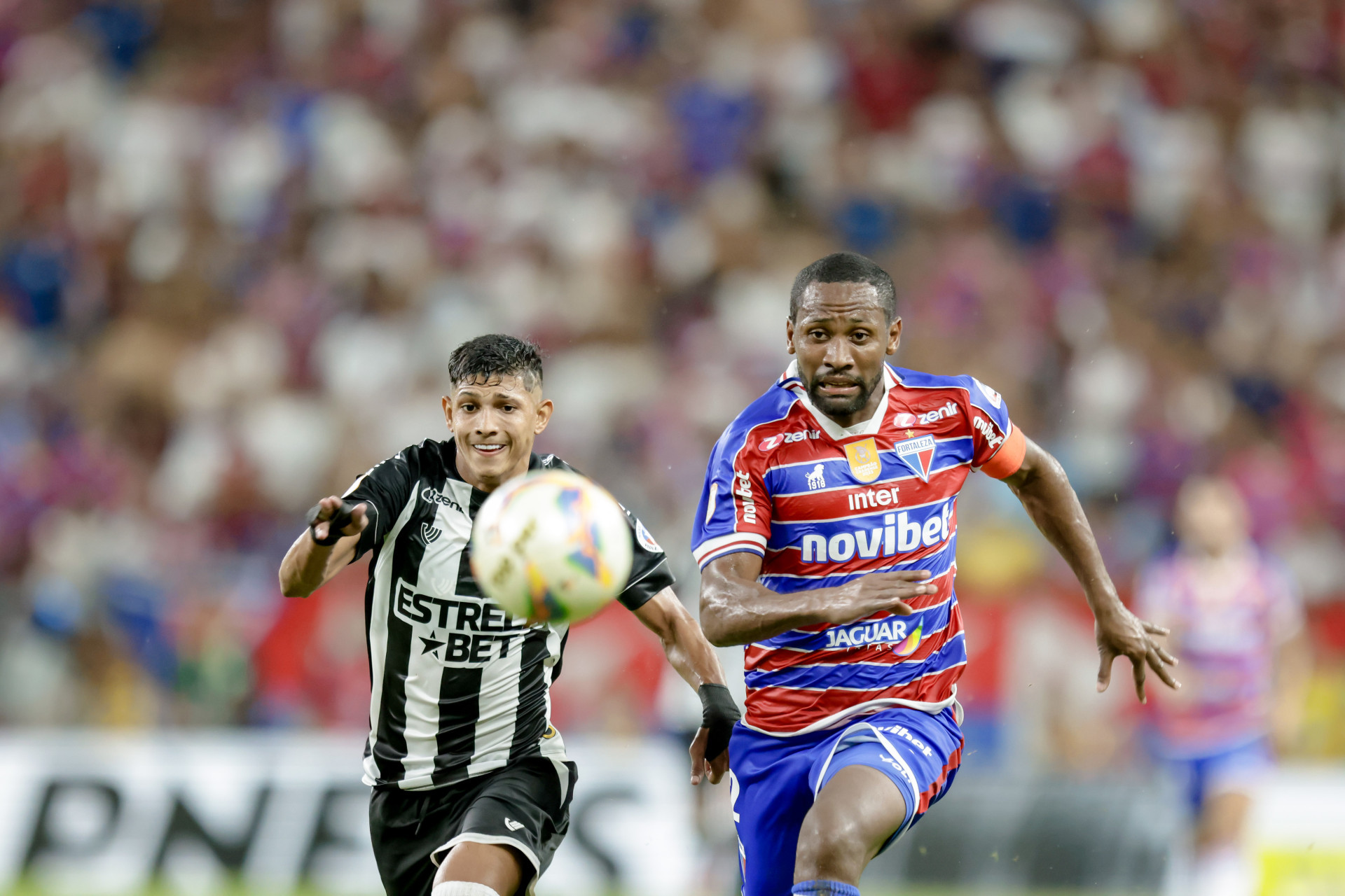 FORTALEZA, CEARÁ,  BRASIL- 06.04.2024: Erick Pulga e Tinga. Ceará x Fortaleza na Arena Castelão,  pela final do campeonato cearense. (Foto: Aurélio Alves (Foto: AURÉLIO ALVES)