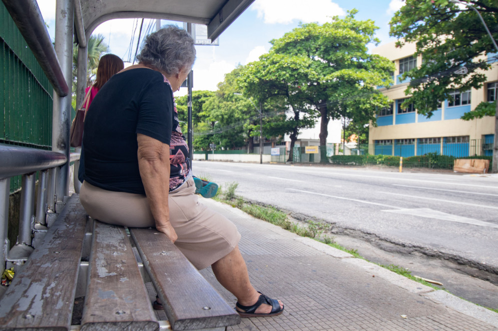 Redução de horários disponíveis para a frota de ônibus urbanos eleva a demora a espera do transporte público e causa prejuízos à população (Foto: Samuel Setubal)