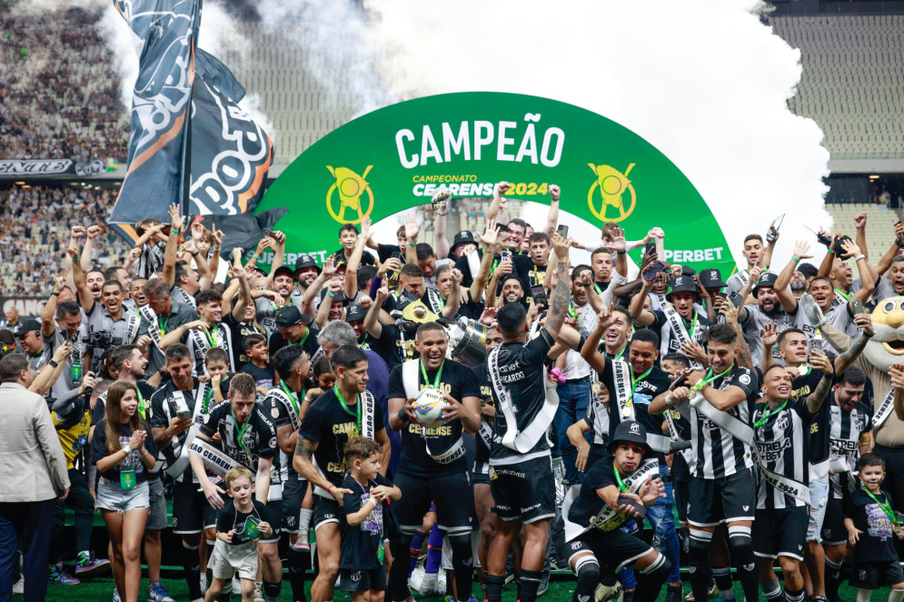 Jogadores do Ceará comemoram título do Campeonato Cearense de 2024(Foto: FCO FONTENELE)
