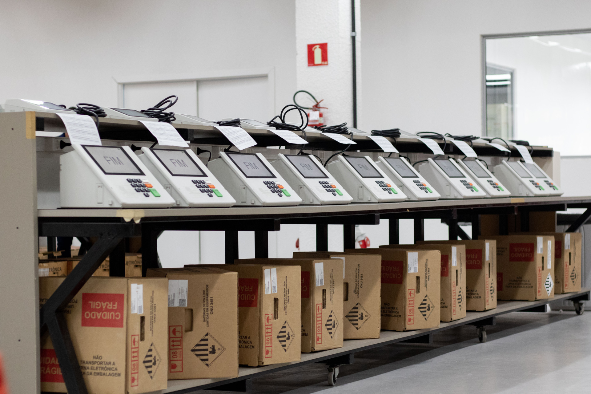 ￼URNAS eletrônicas que serão usadas nestas eleições no Ceará (Foto: Samuel Setubal)