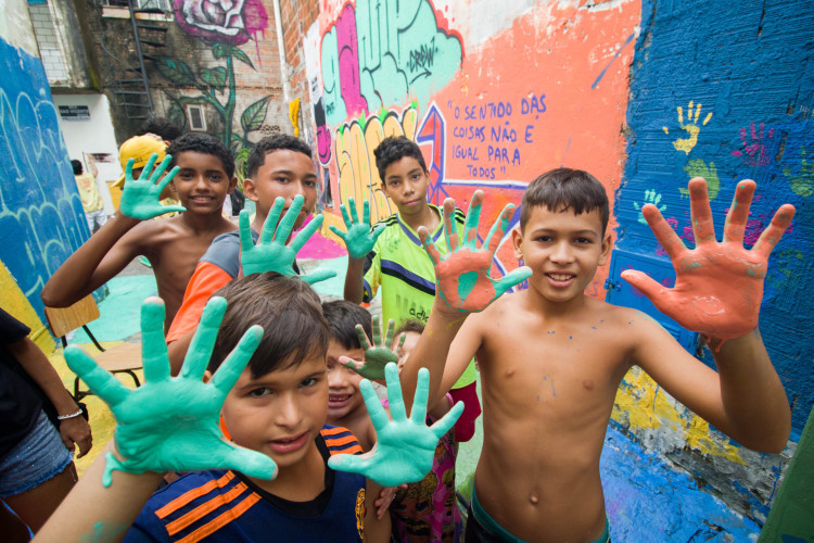 FORTALEZA, CEARÁ, BRASIL, 14-04-2024: Pós-Unifor realiza ação de impacto que promove melhorias urbanas na Comunidade São Vicente de Paulo ou comunidade das quadras. (Foto: Samuel Setubal)(Foto: Samuel Setubal)