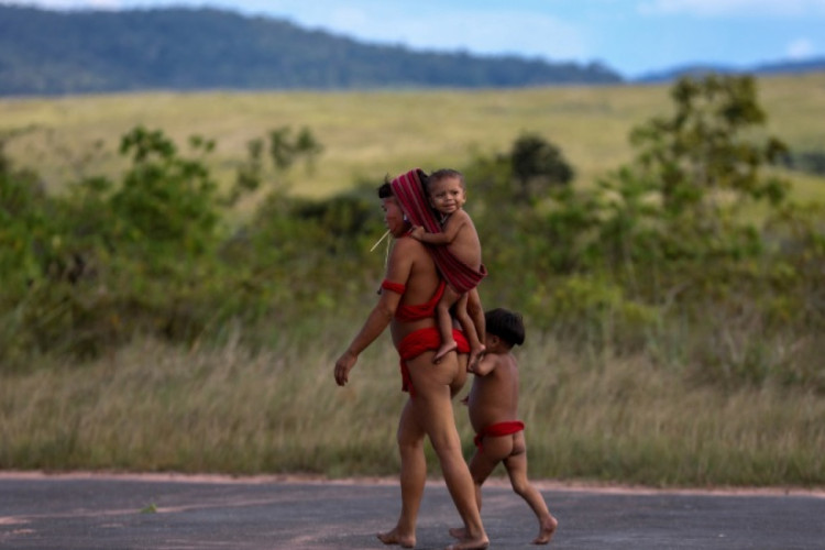 Documentário brasileiro exibido em Cannes retrata o povo Yanomami e os impactos do garimpo e das epidemias na Amazônia