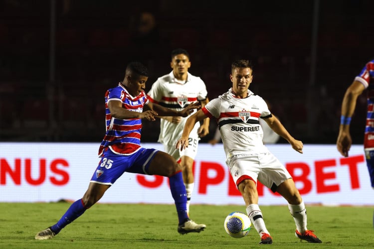 Hércules e Galoppo disputam lance no jogo São Paulo x Fortaleza, no Morumbis, pelo Campeonato Brasileiro Série A 2024