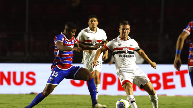 Hércules e Galoppo disputam lance no jogo São Paulo x Fortaleza, no Morumbis, pelo Campeonato Brasileiro Série A 2024 