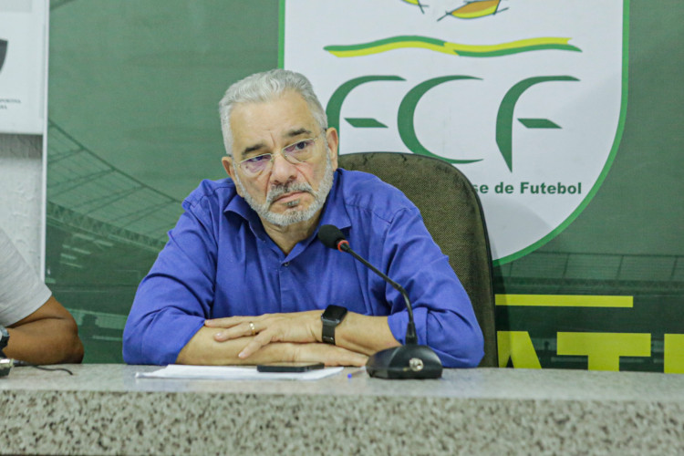 Mauro Carmélio, presidente da FCF, em reunião do Conselho Técnico do Campeonato Cearense sub-20