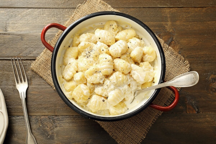 Nhoque de batata-doce com molho branco e queijo gorgonzola (Imagem: denio109 | Shutterstock) 