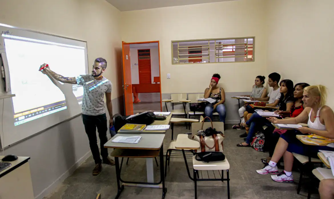 Segunda parcela do Pé-de-Meia começa a ser paga nesta quinta-feira