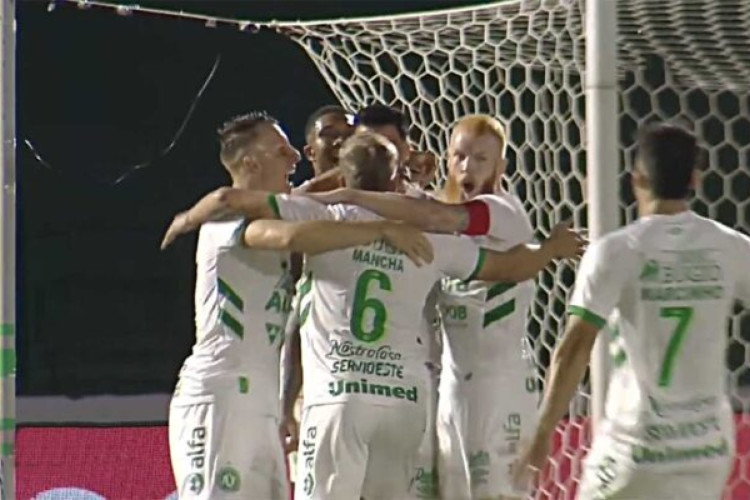 Chapecoense, Com Um A Menos, Bate Guarani E Engata Segunda Vitória Na ...