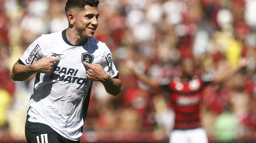 Atacante Savarino comemora gol no jogo Flamengo x Botafogo, no Maracanã, pelo Campeonato Brasileiro Série A 2024