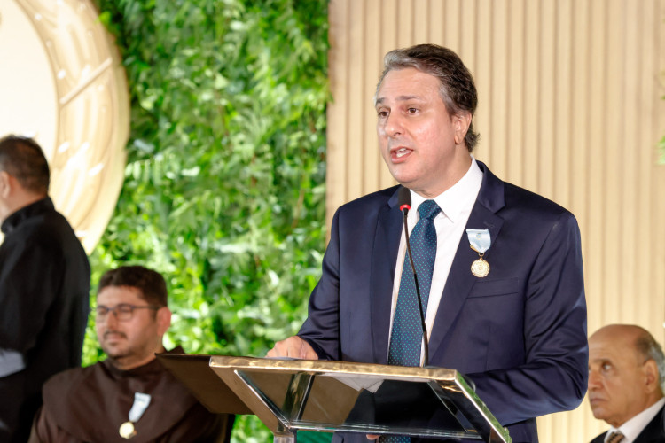 FORTALEZA, CEARÁ,  BRASIL- 03.05.2024: Camilo Santana. Entrega da Medalha da Abolição no Palacio da Abolição pelo Governador Elmano de Freitas. (Foto: Aurélio Alves