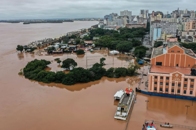 ￼RIO GRANDE DO SUL vive uma tragédia por causa das fortes enchentes que atingiram a população e cidades em boa parte do território gaúcho