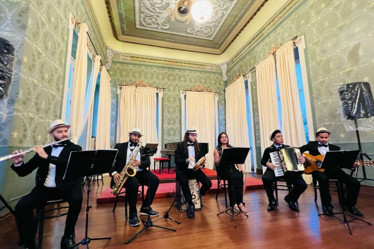 Grupo cearense NewChoro faz apresentação gratuita de Dia das Mães no MIS