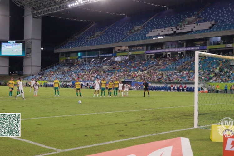Estêvão faz golaço de pênalti após bela jogada pelo Palmeiras