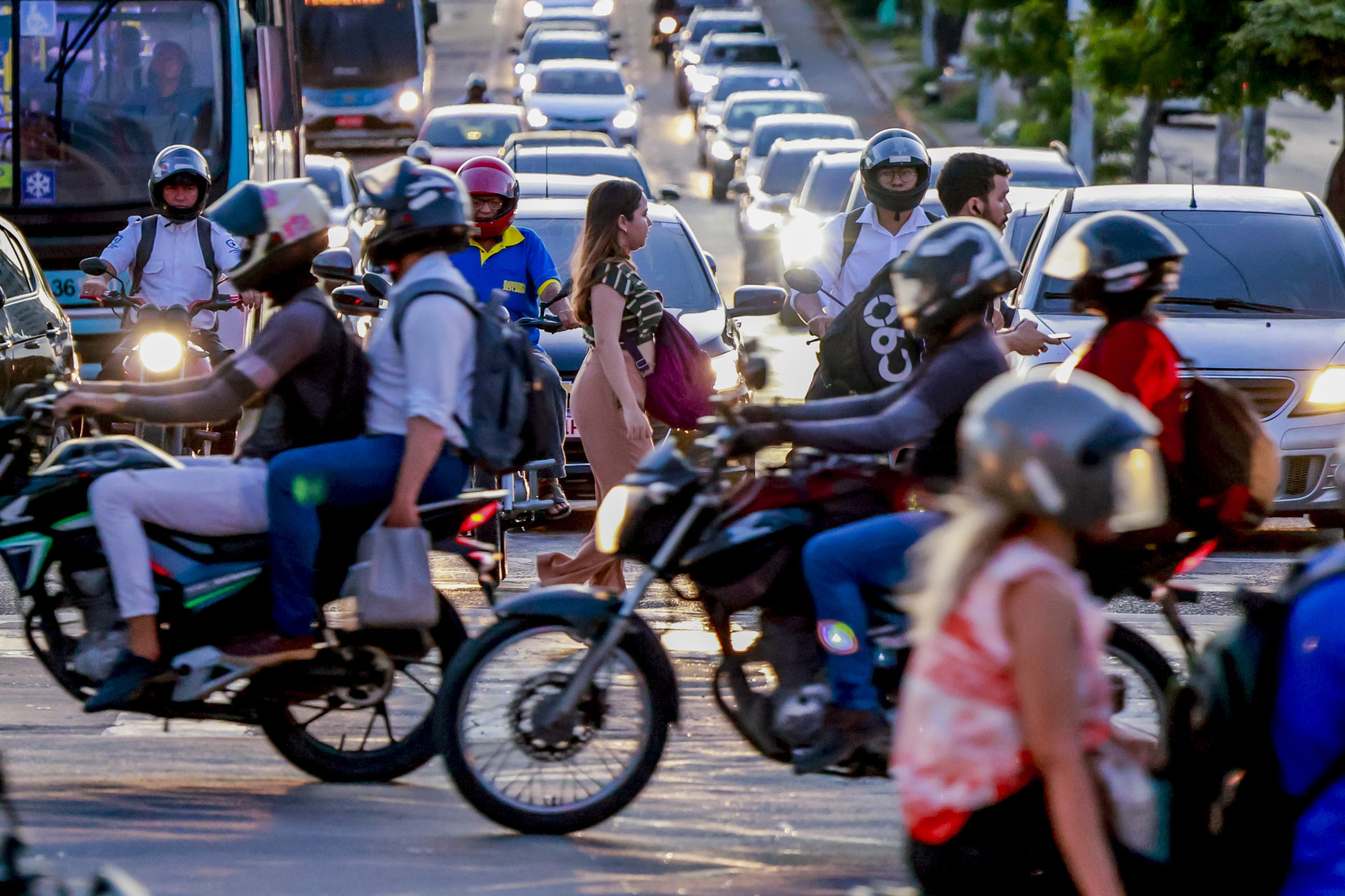 No Brasil, nem causa espanto a trágica rotina de 140 mortos diariamente em acidentes de trânsito (Foto: FCO FONTENELE)