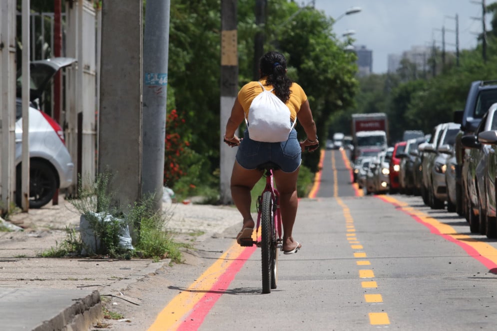 O deslocamento diário por bicicleta se manteve relativamente estável em Fortaleza entre 2019 (5,7%) e 2023 (6,1%)(Foto: FÁBIO LIMA)