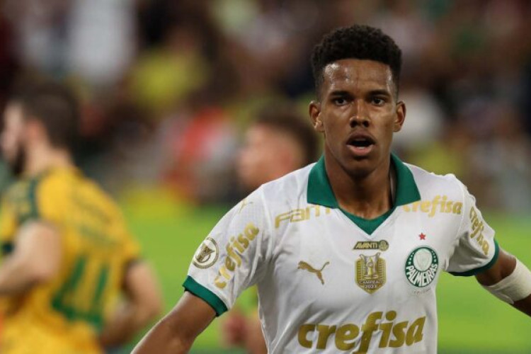 O jogador Estêvão, da SE Palmeiras, comemora seu gol contra a equipe do Cuiabá EC, durante partida válida pela quinta rodada, do Campeonato Brasileiro, Série A, na Arena Pantanal. (Foto: Cesar Greco/Palmeiras/by Canon)