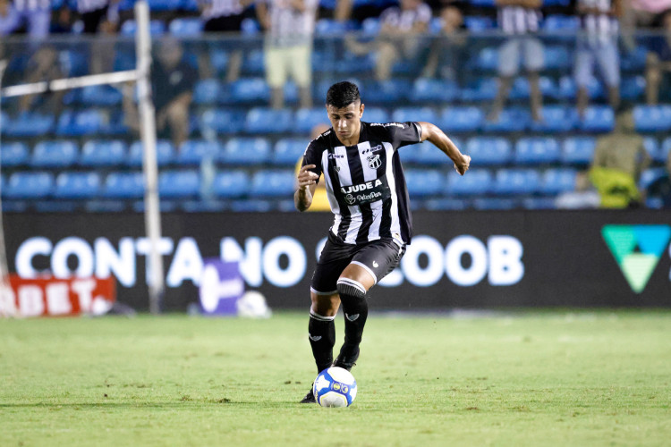 FORTALEZA, CEARÁ,  BRASIL- 06.05.2024: David Ricardo. Ceará x CRB. Estádio Presidente Vargas. Campeonato brasileiro série B. (Foto: Aurélio Alves)