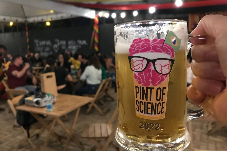 Pint of Science, evento promove conhecimento científico em bares de Fortaleza