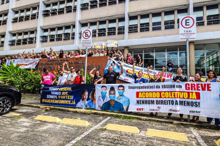 Servidores da Ebserh, responsáveis pela administração do Hospital Universitário Walter Cantídio e da Maternidade Escola Assis Chateaubriand da UFC deflagraram greve nessa segunda, 6