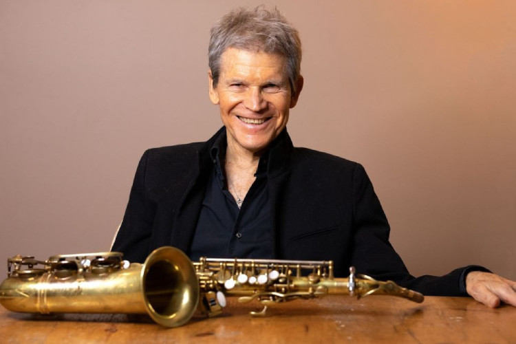 Saxofonista vencedor de seis Grammys, David Sanborn, falece aos 78 anos devido ao câncer de prostata