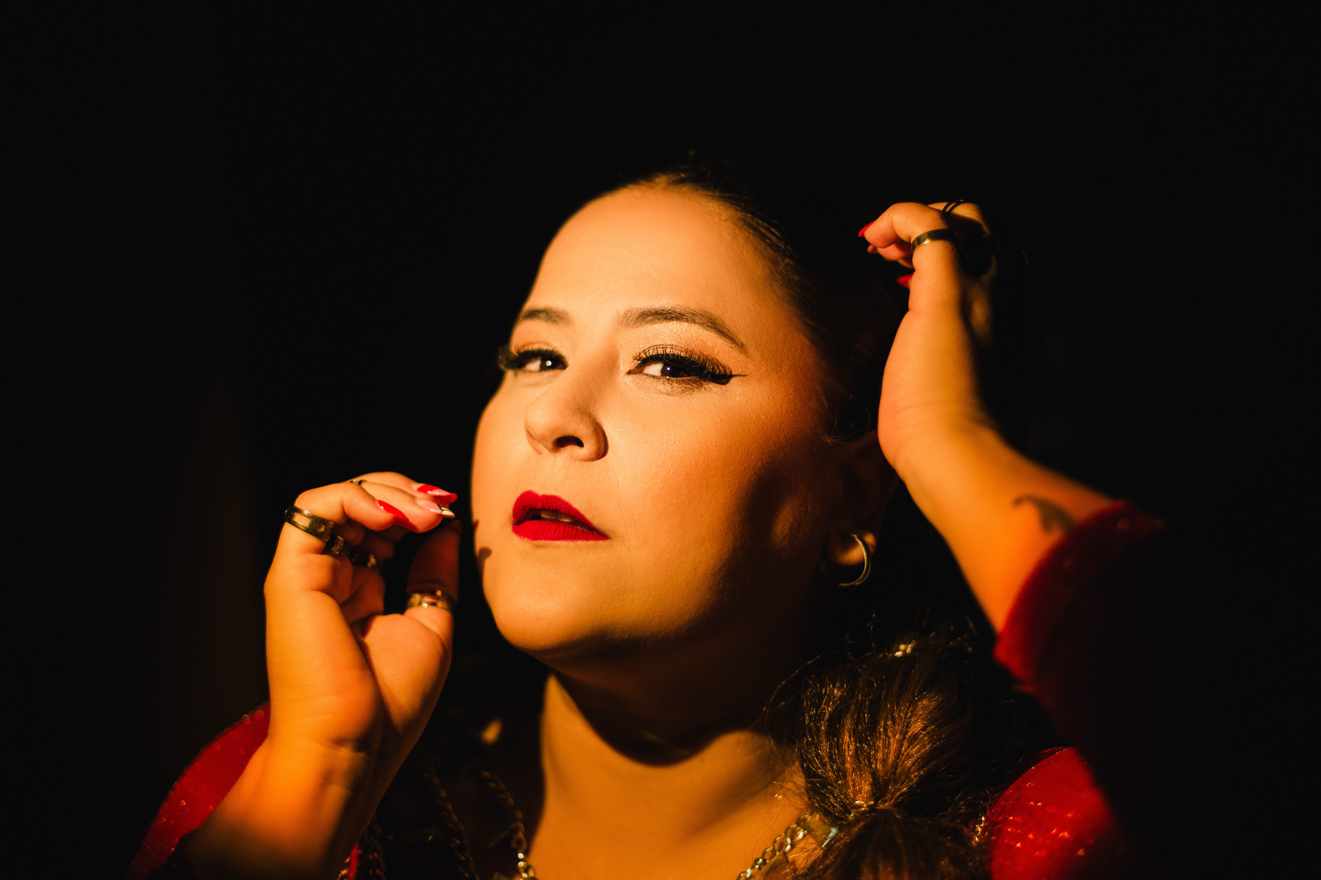 Mel Mattos performa músicas e obra de Ivan Lins, no Centro Cultural Banco do Brasil (Foto: Filipe Mota)