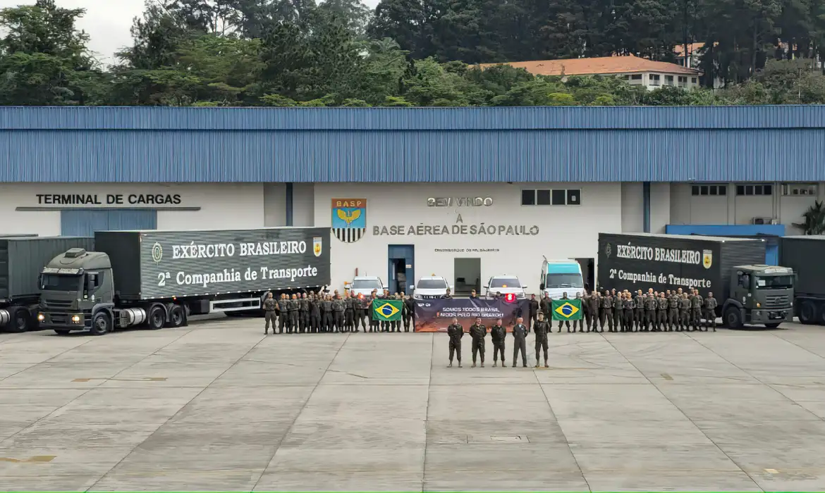 Caminhões levam 200 toneladas de doações para vítimas das chuvas