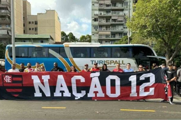 Ônibus com 40 voluntários e doações para o Rio Grande do Sul saiu do Maracanã na manhã desta terça-feira 