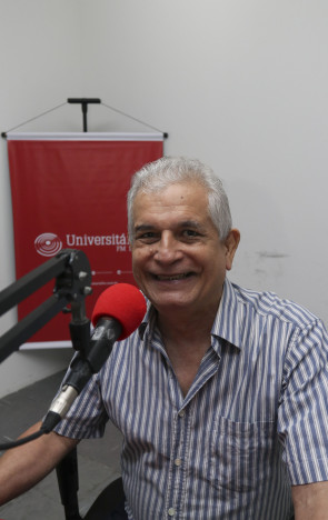 Nelson Augusto conta mais de 40 anos de Rádio Universitária(Foto: FÁBIO LIMA)