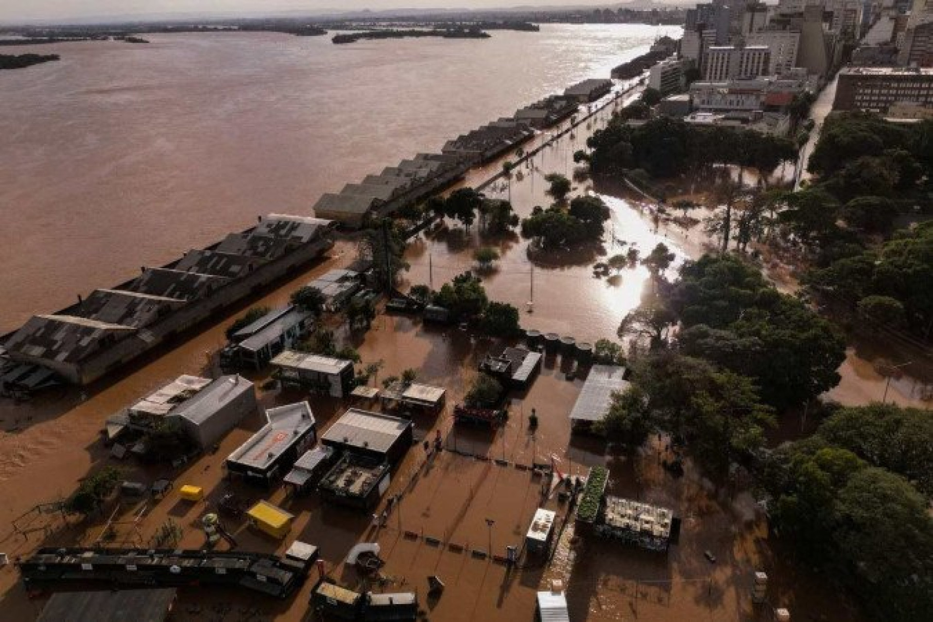 ￼AS FORTES chuvas atigiram o Rio Grande do Sul a partir da última semana de abril (Foto: Reprodução/ NELSON ALMEIDA / AFP)