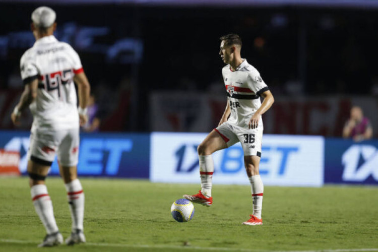 Lateral atuou nos últimos três jogos do Tricolor na temporada e deve ganhar uma valorização salarial, além de um novo vínculo