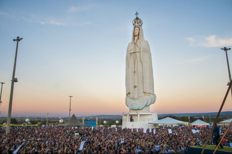 Com 45 metros de altura, monumento no Crato é um dos maiores da América Latina