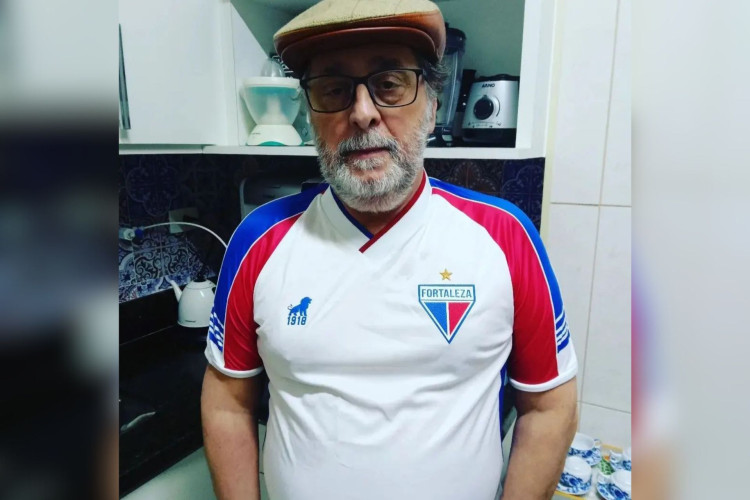 Antero Greco com a camisa do Fortaleza 