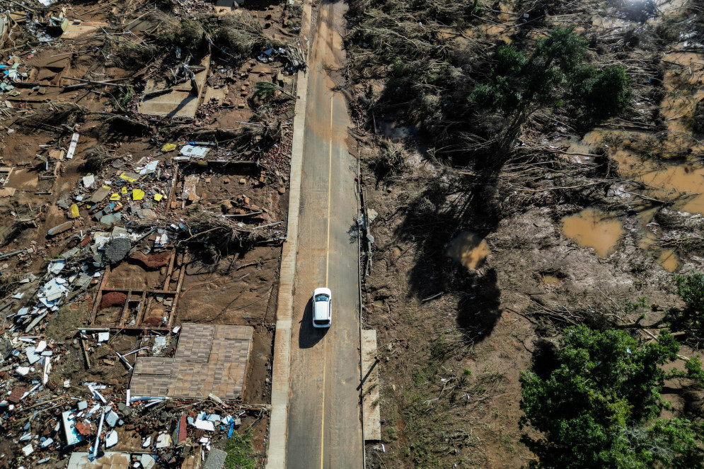 Vista aérea de Cruzeiro do Sul após as enchentes devastadoras que atingiram a região, no Rio Grande do Sul, Brasil(Foto: Nelson ALMEIDA/AFP)