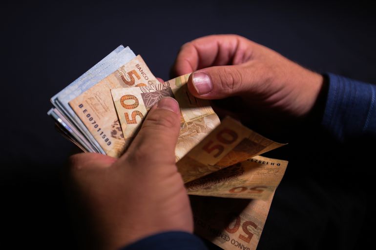 De acordo com Banco Central, 370,4 bilhões de reais em cédulas e moedas estavam em circulação no país em 2020.
