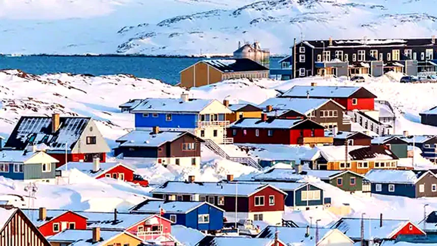 Nuuk (Groenlândia) - Capital da Groenlândia, na costa do sudoeste, a 690m de altitude.  Tem 17.600 habitantes. 