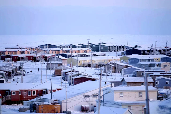 Snag (Canadá) - Esta vila fica em uma pequena estrada na região de Yukon, território que tem 35 mil habitantes e faz divisa ao norte com o Alasca. Em 3/2/1947, registrou o recorde mínimo de temperatura para o continente da América do Norte: -63ºC.  Fica a