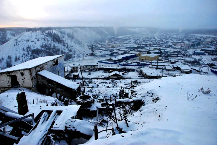 Verkhoyansk (Rússia) - Situada às margens do rio Yana, perto do Círculo Polar Ártico, tem apenas 35 km². Fica a 124m de altitude. E tem 1.300 habitantes. Registrou temperatura de  -67,8ºC em 1892, que foi um recorde no Hemisfério Norte, até ser batido pel