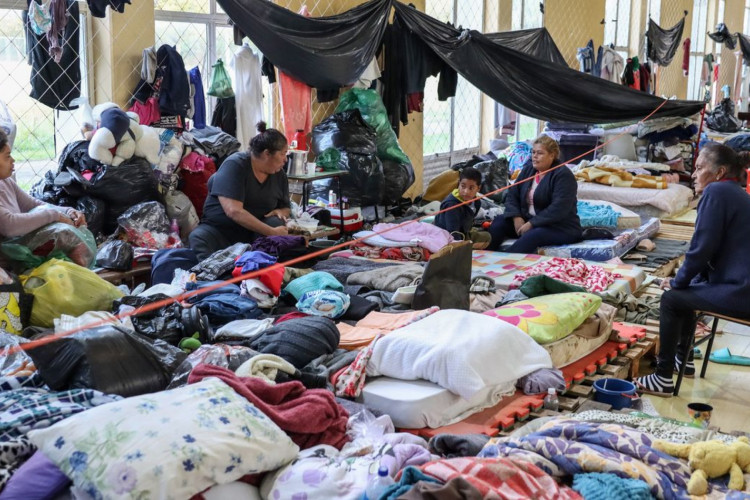 RS construirá "cidades temporárias" para acolher vítimas das enchentes