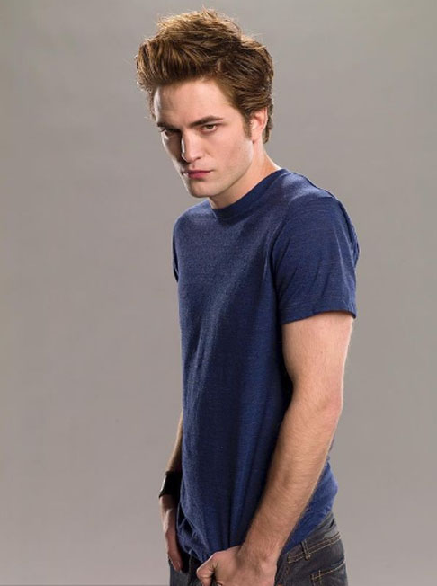 Por ter ficado marcado pelo papel do vampiro Edward na saga “Crepúsculo”, a escolha de Pattinson foi vista com desconfiança quando foi anunciada, mas o filme acabou sendo muito bem recebido, tanto pela crítica quanto pelo público.