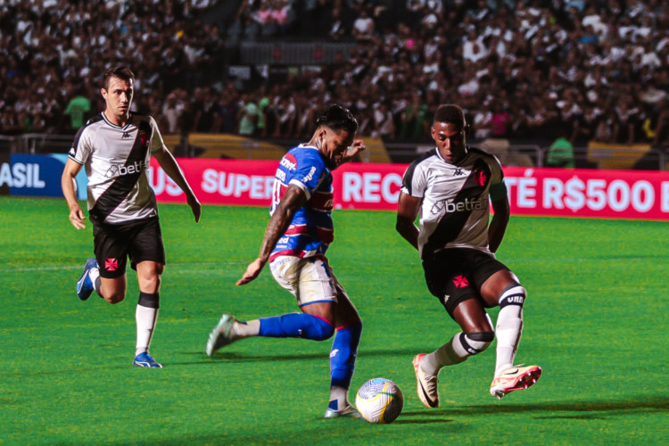 Marinho, ponta do Fortaleza, durante jogo contra o Vasco, pela Copa do Brasil