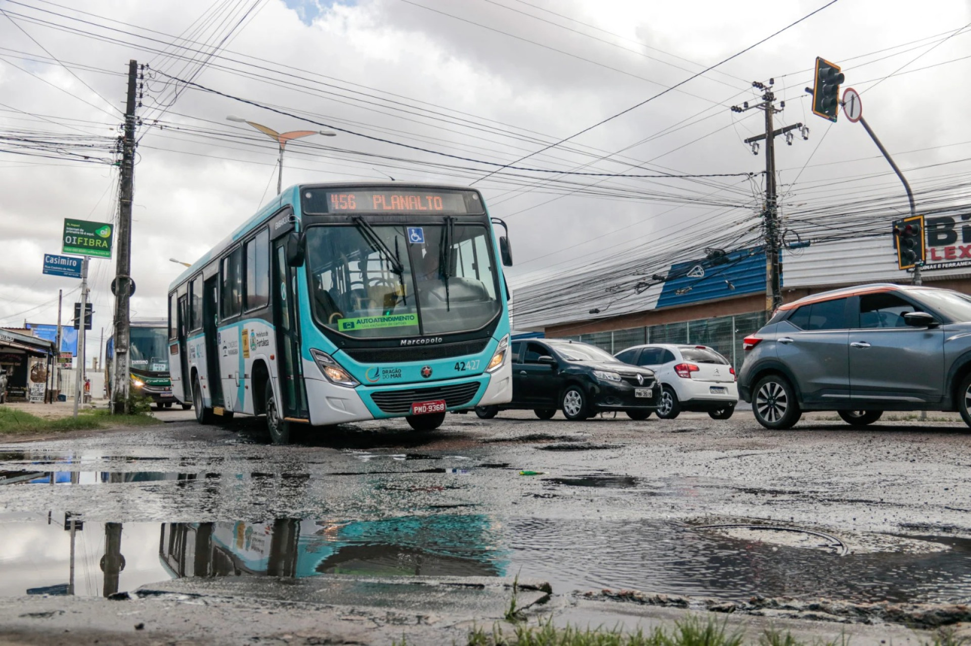 ￼AVENIDA Silas Munguba com 
Casemiro de Abreu já recebe intervenção (Foto: Yuri Allen/Especial para O Povo)