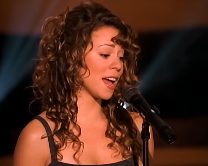 Mariah gravou ao todo 15 álbuns de estúdio e coleciona hits ao longo da carreira, como Emotions, Fantasy, Hero, Without You, We Belong Together e Shake It Off.