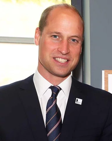 1º- Príncipe William, Duque de Gales: O primogênito do Rei Charles e primeiro na linha de sucessão.