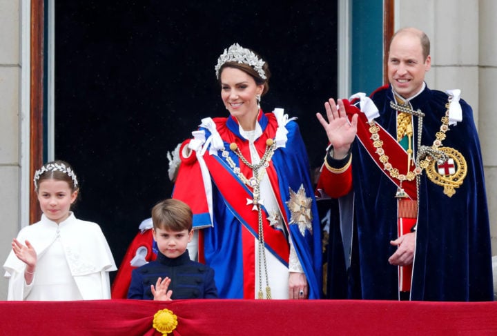 William é casado com Kate Middleton, Duquesa de Gales, e tem três filhos: Príncipe George, Princesa Charlotte e Príncipe Louis.