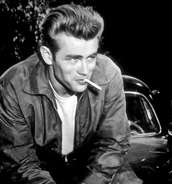 Dean morreu antes que um áudio de seu personagem precisasse ser regravado para o filme “Assim Caminha a Humanidade” (1956). Seu amigo e ex-colega de quarto, o ator Nick Adams, foi quem assumiu essa missão.