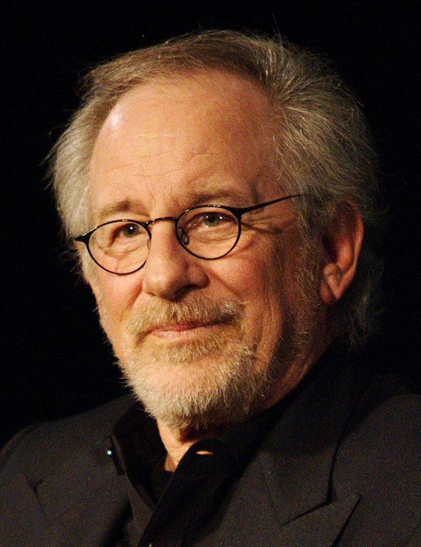 Steven Spielberg, diretor visionário na indústria do cinema, construiu uma carreira impecável, repleta de grandes obras-primas. Sua admiração por atores talentosos fica evidente nas suas criações cinematográficas.