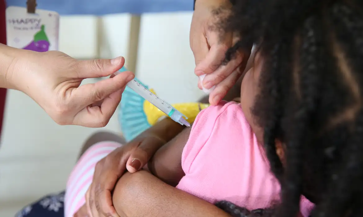 Projeto que institui vacinação nas escolas vai à sanção presidencial (Foto: © Valter Campanato/Agência Brasil)